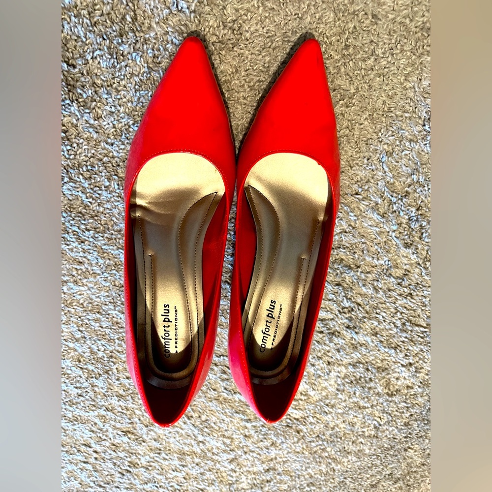 Closed toe pumps. Small heel